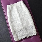 Langer Bleistiftrock mit Vintage-Spitze und Blumen