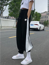 Jogginghose mit Gänseblümchen-Stickerei