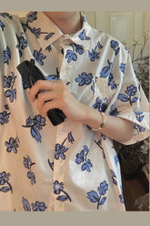 Blaues Kurzarmhemd mit Blumenmuster