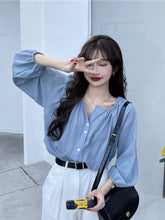 Elegantes, lockeres Blusenhemd im französischen Stil mit langen Ärmeln