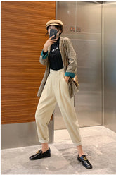 Schmale Cordhose mit elastischem Bund