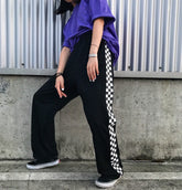 Lässige, lockere Hose in Weiß und Schwarz mit Karomuster