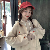 Sudadera informal con capucha bordada con estampado de corazón