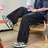 Vaqueros holgados con goteo de pintura