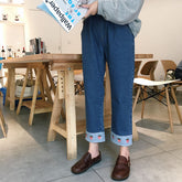 Vaqueros de cintura alta con bordado de fresa