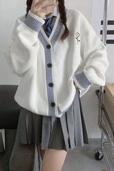 Suéter tipo cárdigan holgado con cuello en V y bolsillo con flores bordadas