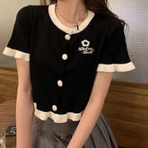 Lässiges, schmales Strickhemd mit Daisy-Taschenstickerei