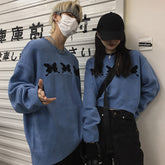 Lockerer Pullover mit Schmetterlingsstickerei