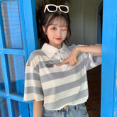 Niedliches Hemd mit Cartoon-Streifen und Umlegekragen