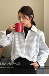 Langärmliges, lässiges, gestreiftes Blusenhemd