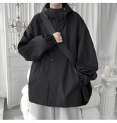 Chaqueta cortavientos cargo con capucha y cuello alto