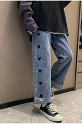 Lockere Jeanshose mit Herz-Print