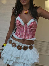 Top corto a cuadros con ribete de encaje floral