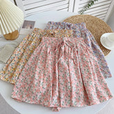 Sommerliche Shorts mit Blumenmuster