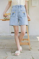 Shorts mit sonniger Blumenstickerei