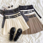 Plissierter Minirock mit doppeltem Gürtel