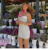 Minikleid mit Spitzenbesatz und Knöpfen und Blumenmuster