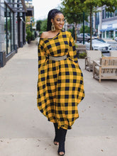 Hemdblusenkleid mit schrägen Schultern und Karomuster