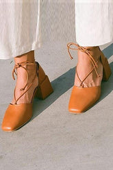 Zapatos de tacón grueso con cordones y punta cuadrada