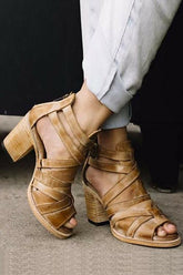 Sandalias de tacón alto con cremallera recortada