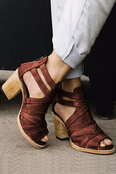 Sandalias de tacón alto con cremallera recortada