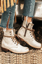 Botas de tacón bajo con cordones