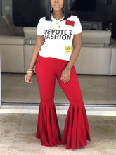 Pantalones acampanados con volantes lisos