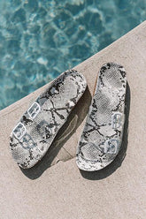 Pantuflas planas con hebilla de serpiente