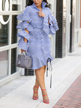 Gestreiftes Kleid mit Volantärmeln