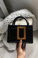 Bolso bandolera de cuero con hebilla