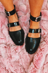 Sandalias planas con hebilla y bloques de color