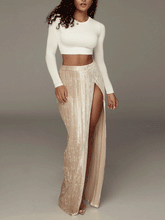 Langer, plissierter Maxirock mit hohem Schlitz