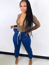 Vaqueros de cintura alta con cordones elásticos