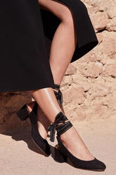 Pumps mit Cut-Out und niedrigem Absatz