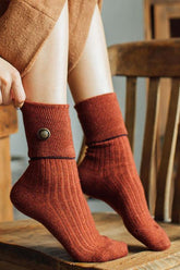 Dicke Socken mit Knöpfen