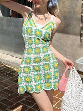 Minivestido de punto de crochet con cuello en V