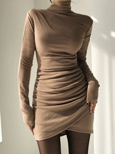 Minivestido de punto cruzado con mangas largas y fruncido