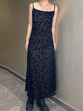 Maxikleid mit Netzstoffeinsätzen und Blumenmuster