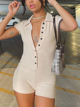 Mono de punto acanalado con botones y cuello polo