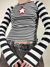 Crop Top mit langen Ärmeln und Sternenstickerei