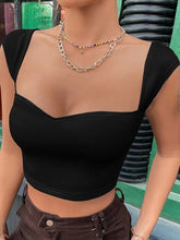 Schwarzes, geripptes Crop-Top mit kurzen Ärmeln