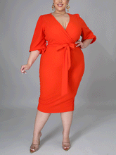 Midikleid mit tiefem V-Ausschnitt und Schlitz