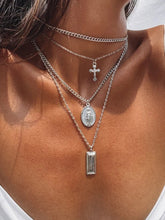 Halskette mit Kreuzporträt