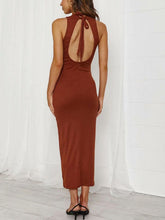 Figurbetontes Midikleid mit offenem Rücken und Schlitz