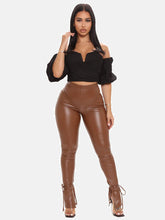 Pantalones de PU con abertura lateral