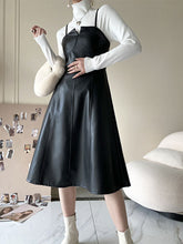 Gespleißtes Midi-Slip-Kleid aus PU-Leder