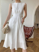 Vestido midi de satén con botones