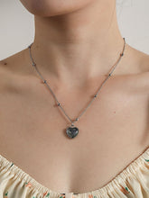 Halskette mit Herzanhänger mit Farbwechsel