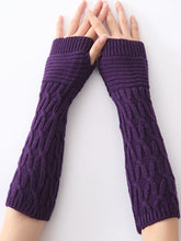 Calentador de brazos sin dedos con detalle de orificio para el pulgar