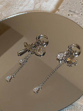 Creolen mit Kreuzanhänger und Zirkon-Quaste